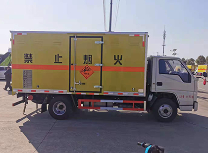 南芬爆破器材运输车工人安全操作规范与智能技术保障